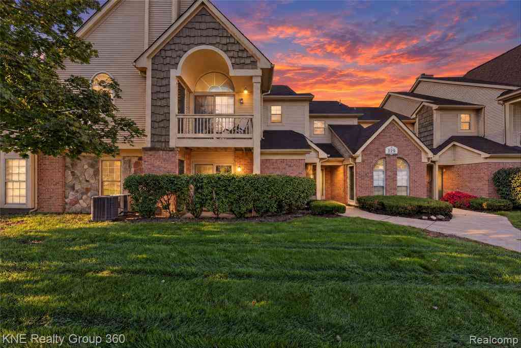 Condo For Sale - 229 Brookwood Drive <br/> Oakland County, South Lyon, MI 48178