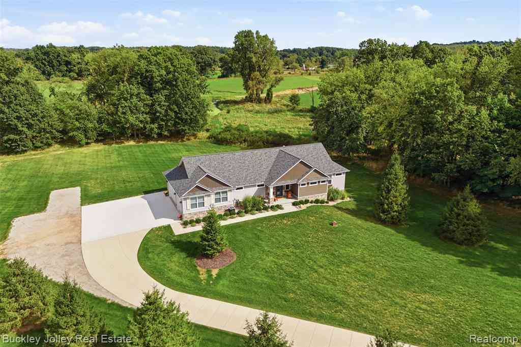 Homes For Sale - 3703 Jesse Drive <br/> Howell, MI 48843