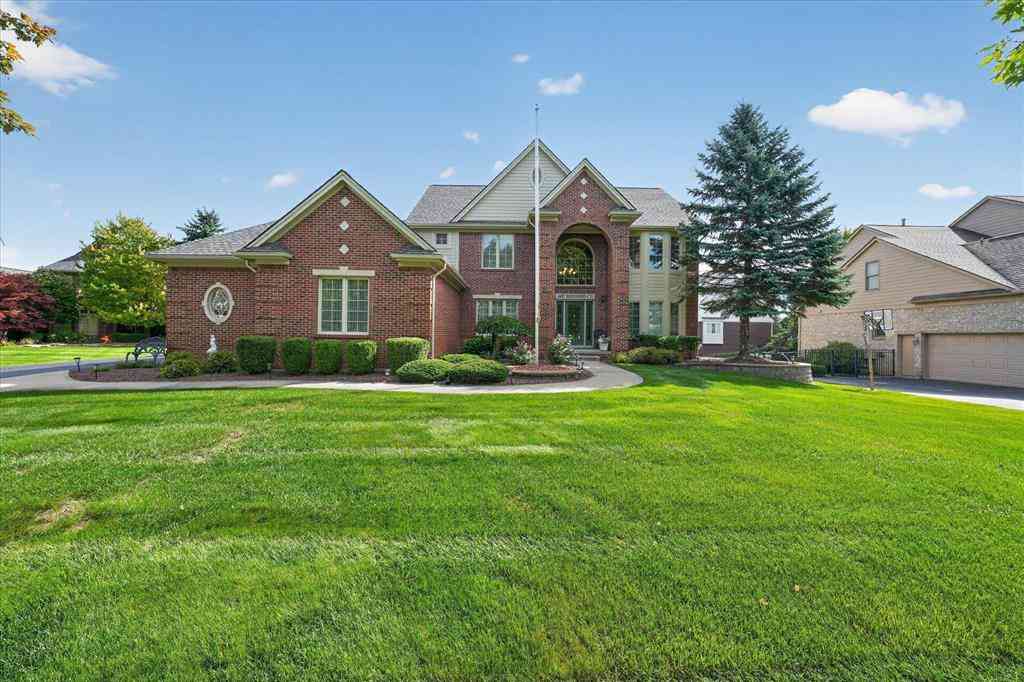 Homes For Sale - 4487 Boxwood Court <br/> Rochester, MI 48306