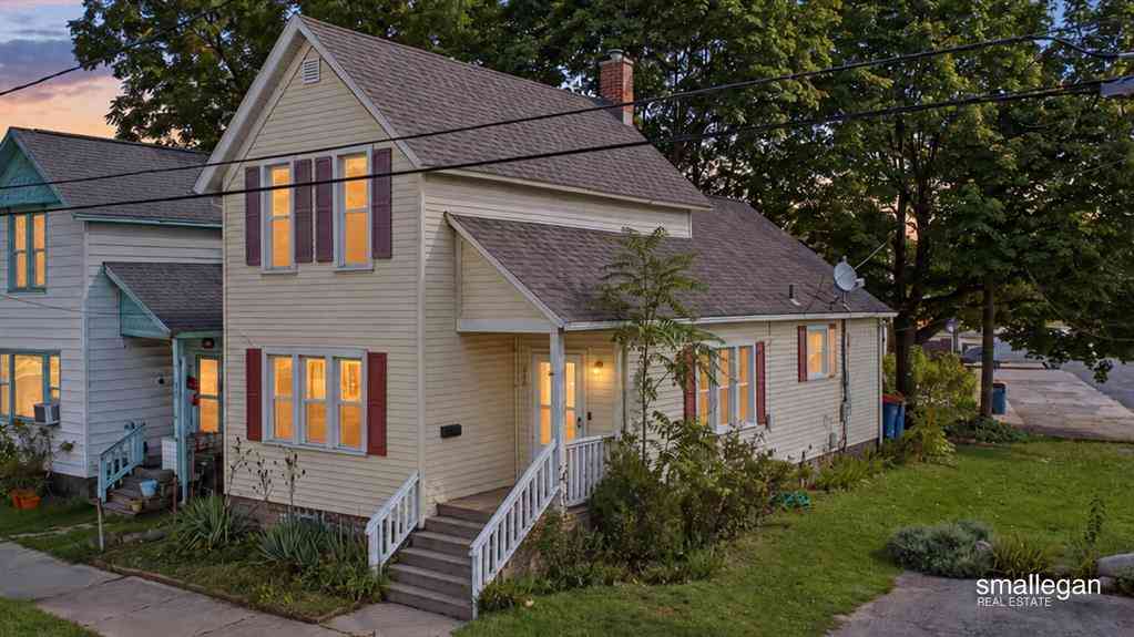 Homes For Sale - 550 Milwaukee Avenue Nw NW<br/> Kent County, Grand Rapids, MI 49504