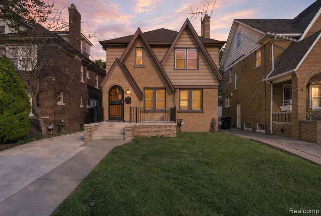 Homes For Sale - 3230 Leslie Street <br/> Detroit, MI 48238