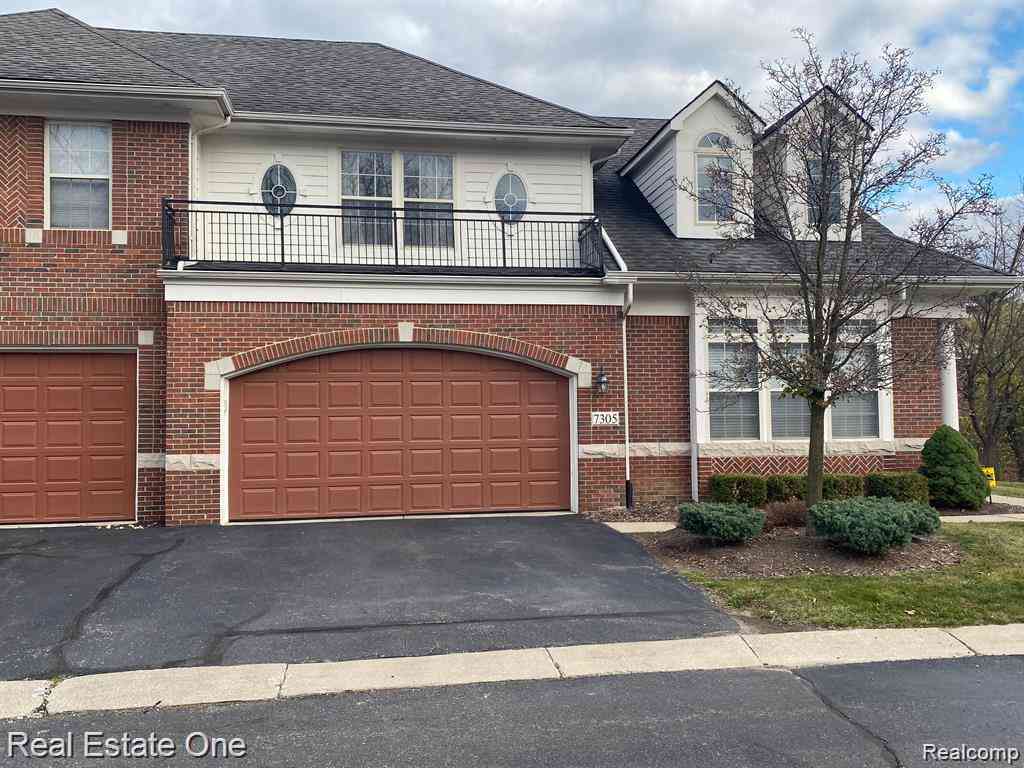Condo For Sale - 7305 Gateway Drive <br/> West Bloomfield, MI 48322