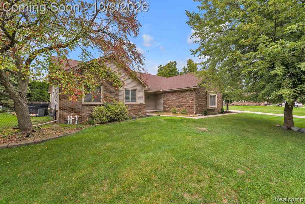 Homes For Sale - 19157 Hillcrest Street <br/> Livonia, MI 48152