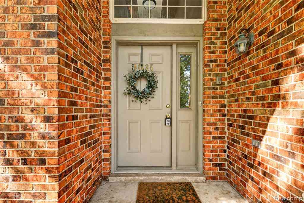 Condo For Sale - 41435 S Copper Creek Drive W W<br/> Canton, MI 48187