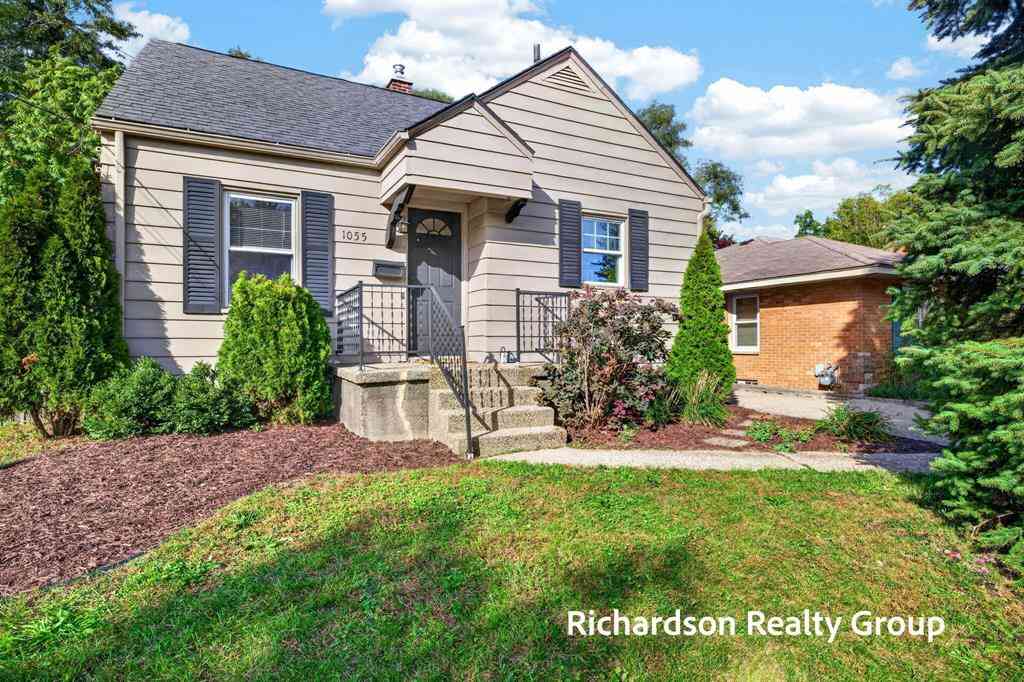 Homes For Sale - 1055 NE Crescent Street Ne NE<br/> Grand Rapids, MI 49503