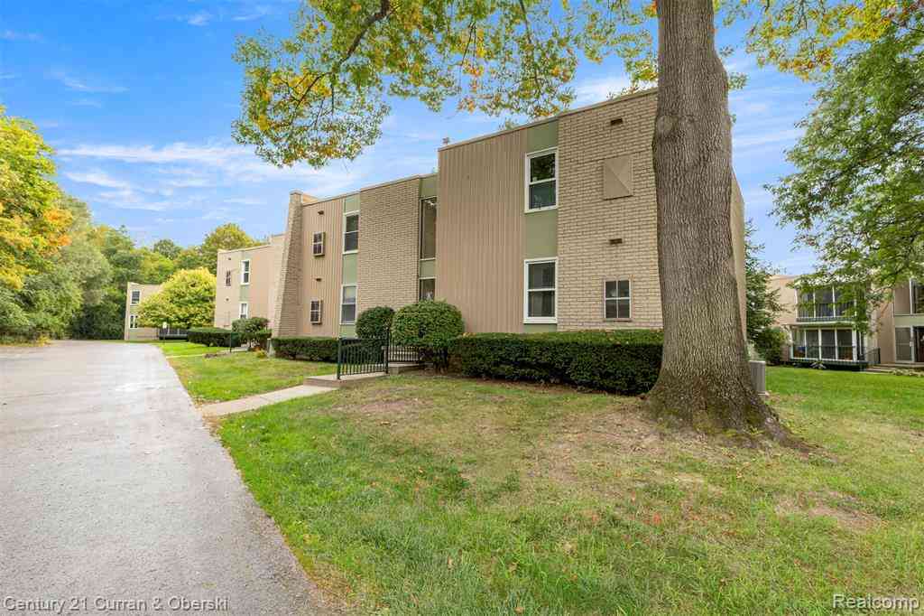 Condo For Sale - 32995 Fargo Street <br/> Livonia, MI 48152