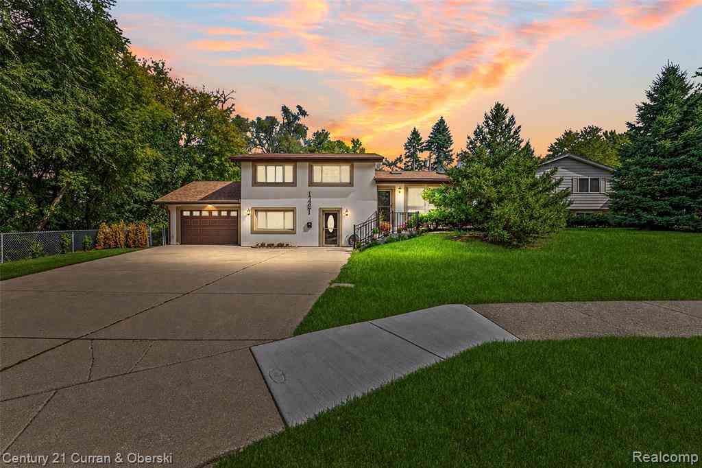 Homes For Sale - 17361 W Outer Drive <br/> Dearborn Heights, MI 48127