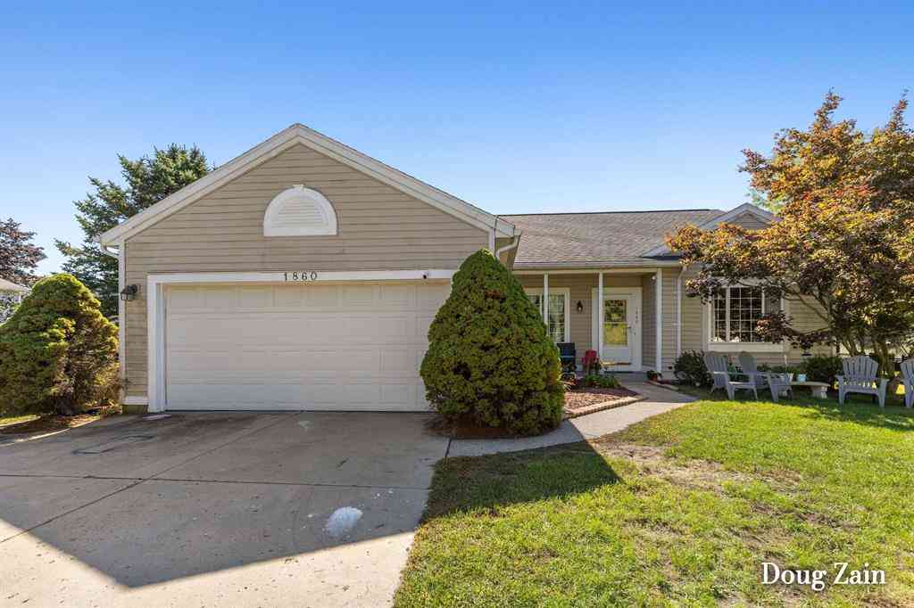 Homes For Sale - 1860 Sandrel Drive Ne NE<br/> Grand Rapids, MI 49505