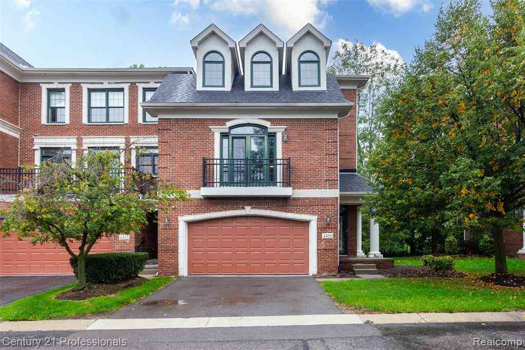 Condo For Sale - 4450 Gateway Circle  #10<br/> West Bloomfield, MI 48322
