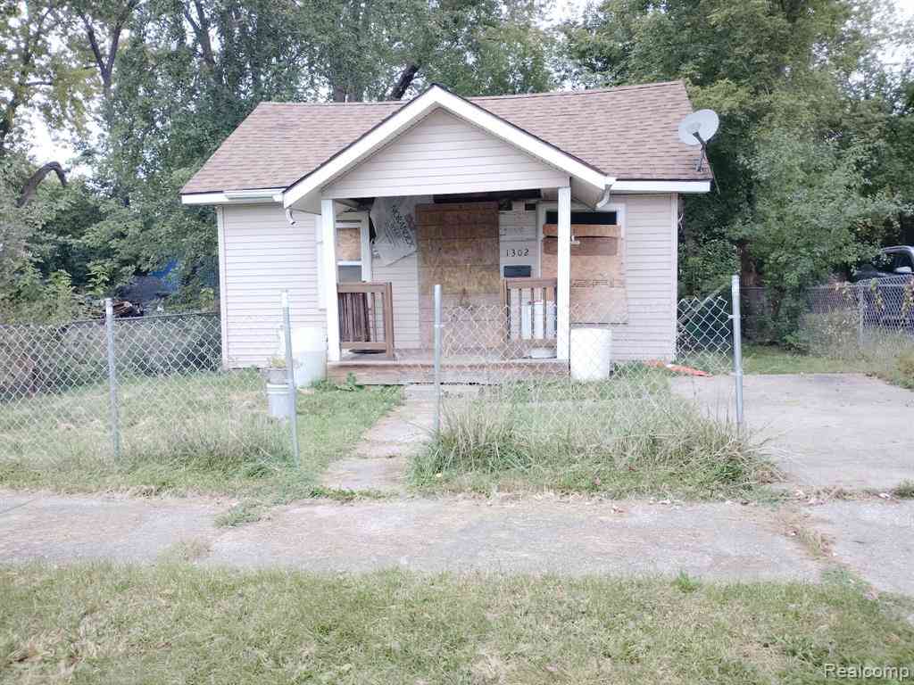 Homes For Sale - 1302 Huron Street <br/> Flint, MI 48507