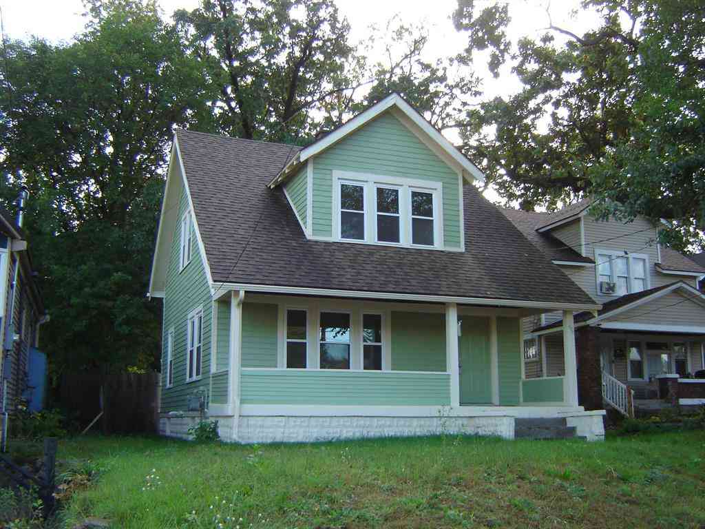 Homes For Sale - 1628 Kalamazoo Avenue Se SE<br/> Grand Rapids, MI 49507