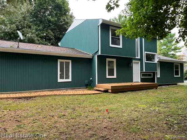 Homes For Sale - 2820 S Commerce Road <br/> Commerce Twp, MI 48390