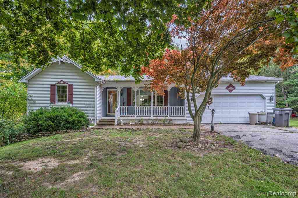 Homes For Sale - 2840 Watchhill Drive <br/> Lapeer, MI 48446