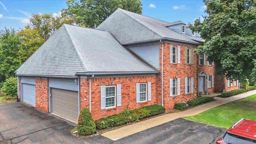 Condo For Sale - 1625 Huntington Park <br/> Rochester, MI 48309