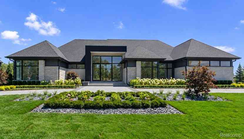 Homes For Sale - 2668 Turtle Lake Ranch  <br/> Oakland County, Bloomfield Hills, MI 48302