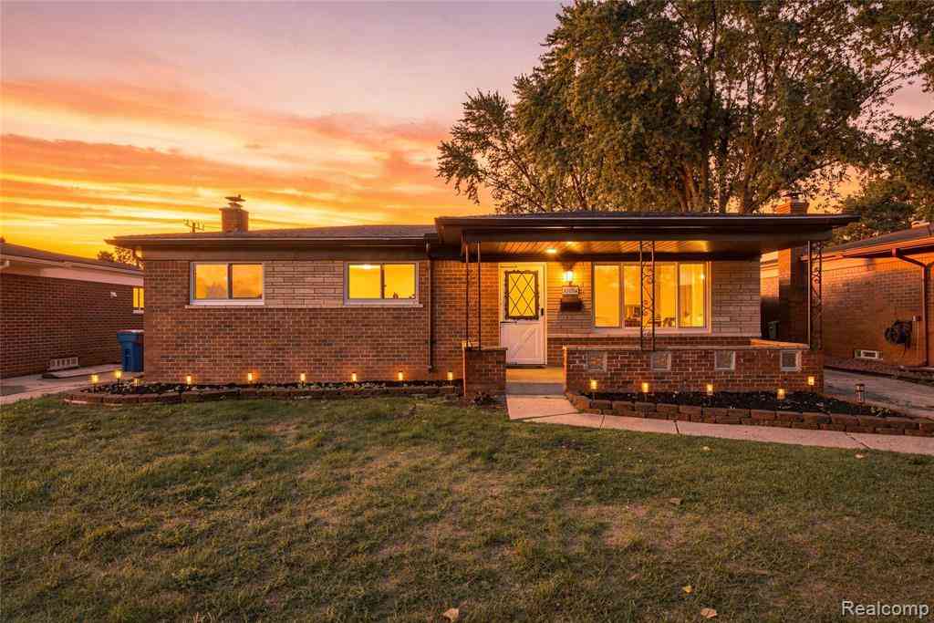 Homes For Sale - 32654 Bunert Road <br/> Warren, MI 48088