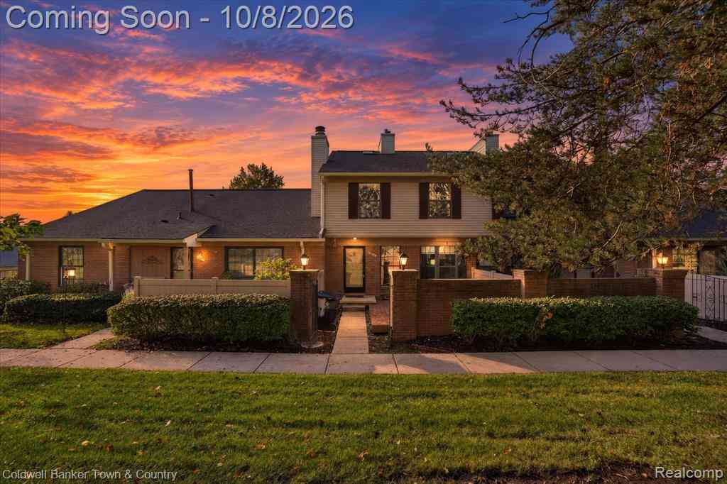 Condo For Sale - 38804 Country Circle <br/> Farmington Hills, MI 48331