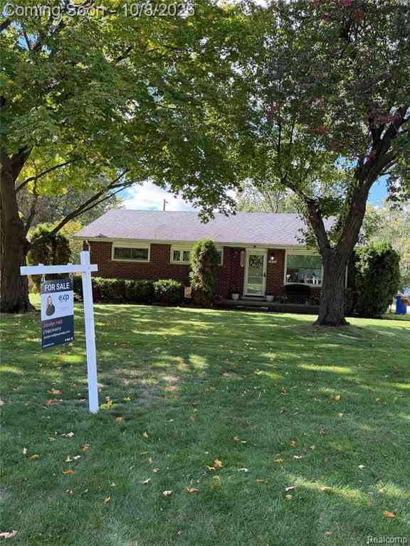 Homes For Sale - 2272 Middlebelt Road <br/> West Bloomfield, MI 48324