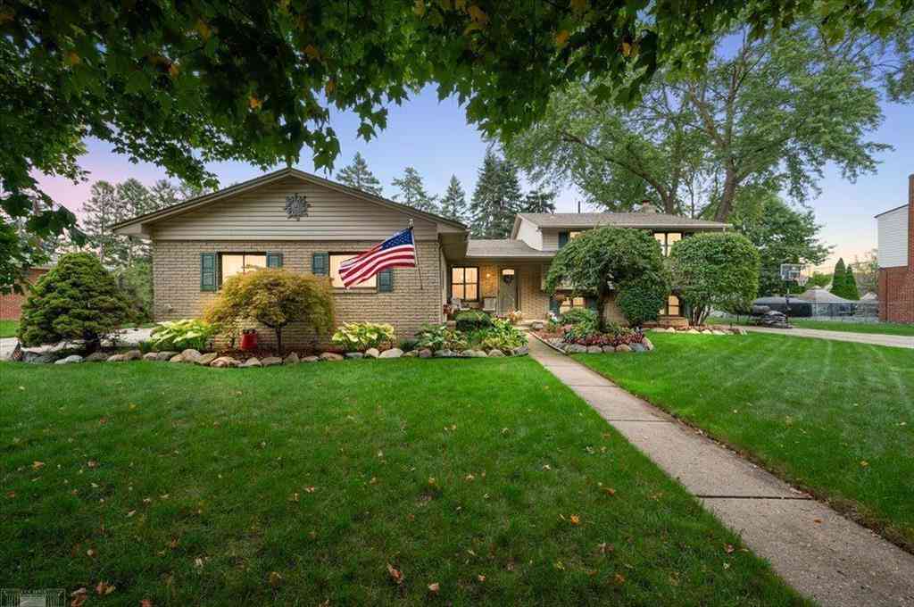 Homes For Sale - 35772 Hilton Drive <br/> Clinton Township, MI 48035