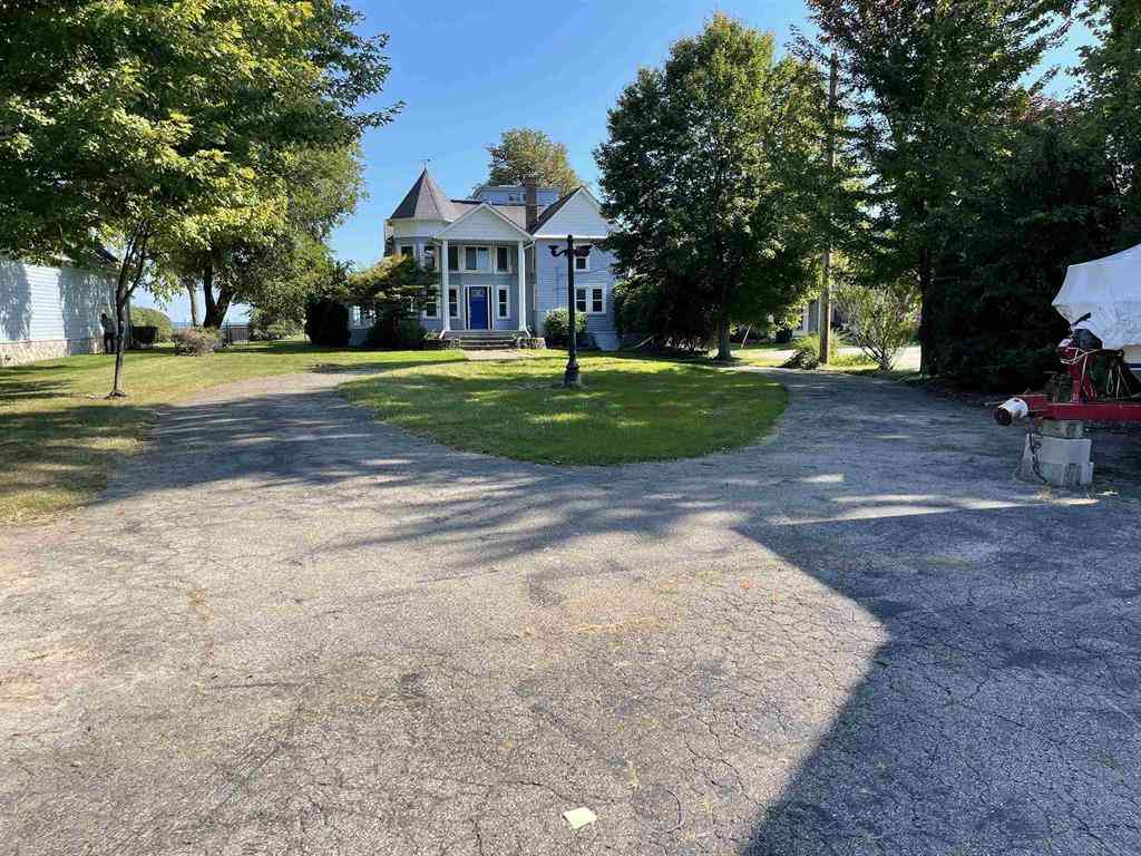 Homes For Sale - 33518 Jefferson Avenue <br/> Saint Clair Shores, MI 48082