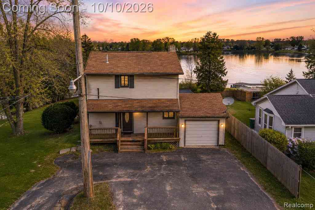 Homes For Sale - 10094 Elizabeth Lake Road <br/> White Lake, MI 48386