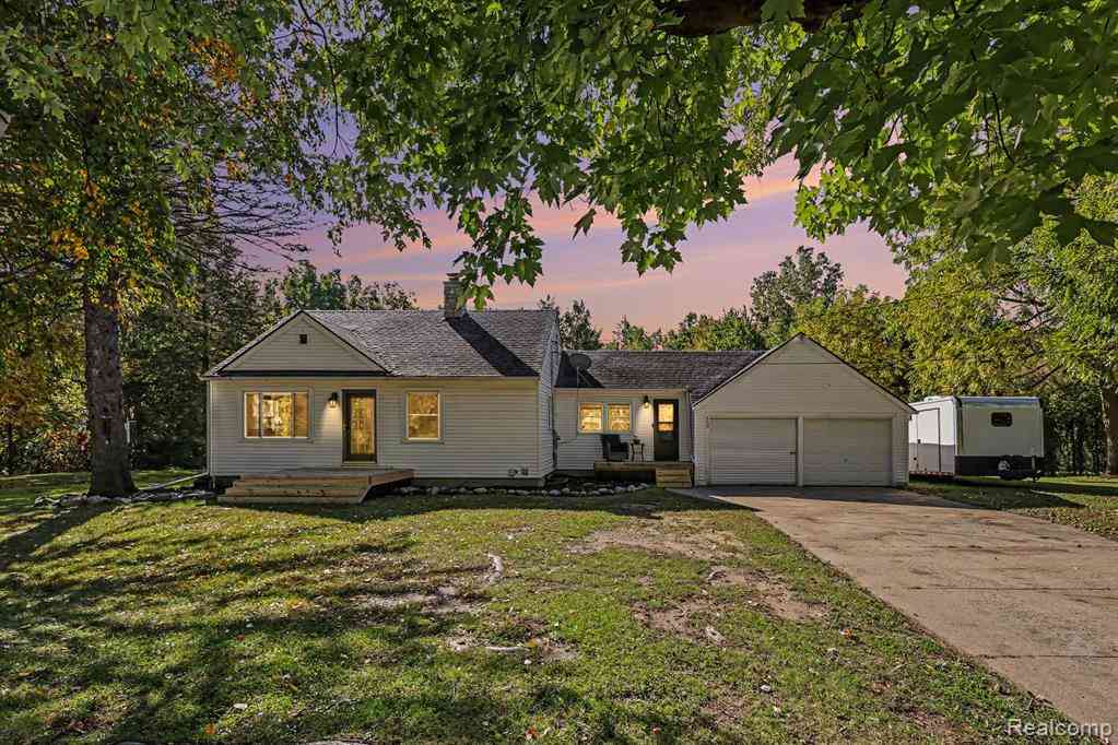 Homes For Sale - 160 Collier Road <br/> Auburn Hills, MI 48326