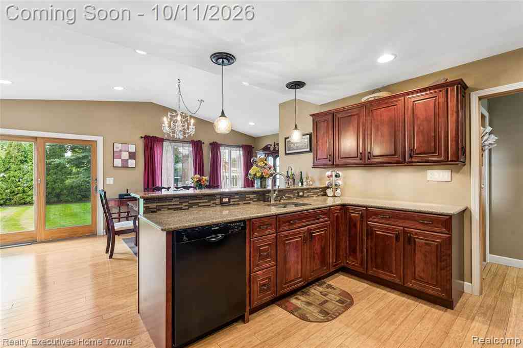 Homes For Sale - 11460 Applewood Drive <br/> Warren, MI 48093