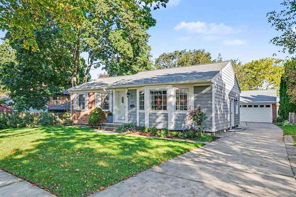 Homes For Sale - 1573 E Terrace Street Ne NE<br/> Grand Rapids, MI 49503