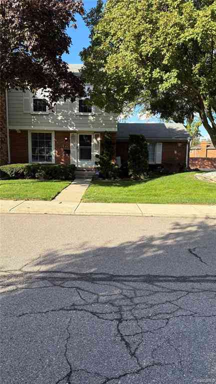 Condo For Sale - 1019 Woodbridge Street Se SE<br/> Saint Clair Shores, MI 48080