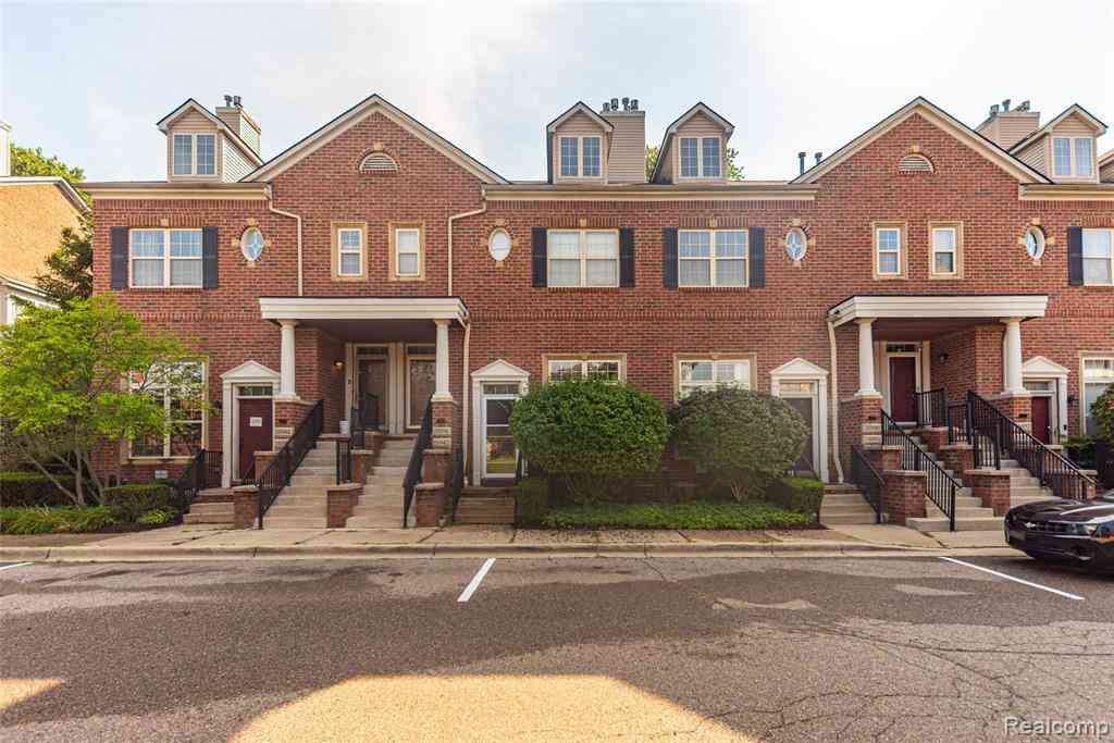 Condo For Sale - 16942 Farmington Road  #24<br/> Livonia, MI 48154