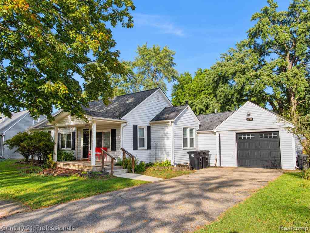 Homes For Sale - 20382 Beatrice Street <br/> Livonia, MI 48152