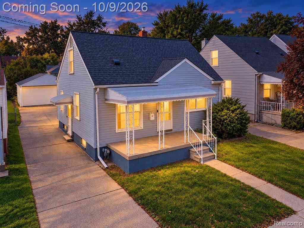 Homes For Sale - 23789 Harding Avenue <br/> Hazel Park, MI 48030