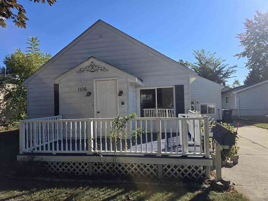 Homes For Sale - 1106 N Dean Street <br/> Bay City, MI 48706