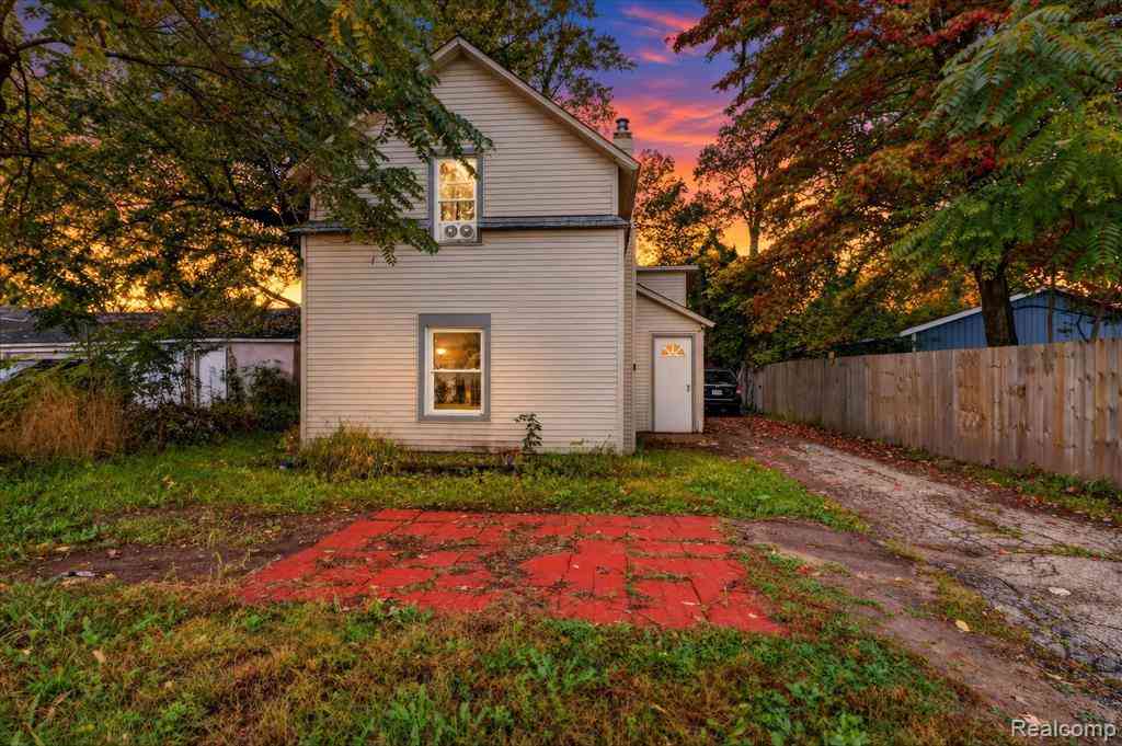 Homes For Sale - 1813 Center Street <br/> Kalamazoo, MI 49048