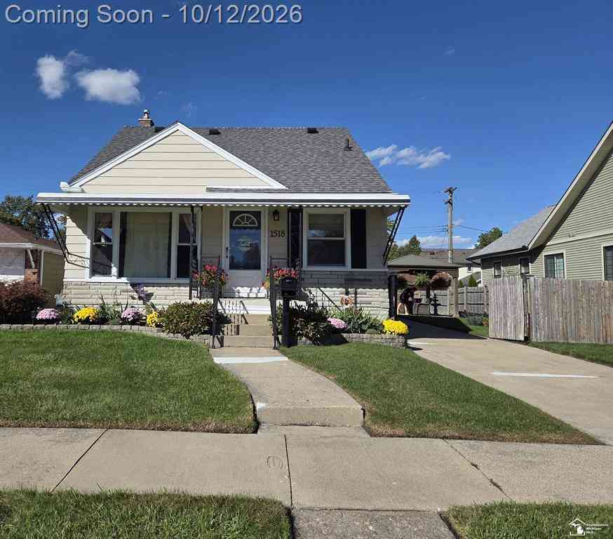 Homes For Sale - 1518 Sycamore Street <br/> Wyandotte, MI 48192