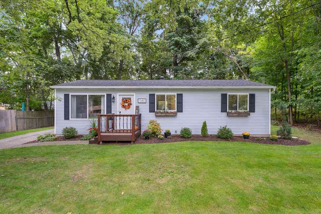 Homes For Sale - 1340 Knapp Street Ne NE<br/> Grand Rapids, MI 49505