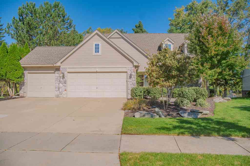 Homes For Sale - 1083 Chestnut Lane <br/> Oakland County, South Lyon, MI 48178