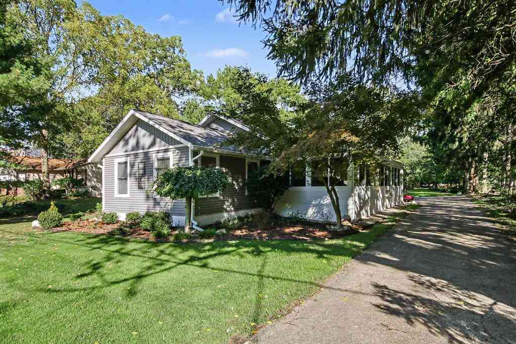 Homes For Sale - 1328 Maplerow Avenue Nw NW<br/> Grand Rapids, MI 49534