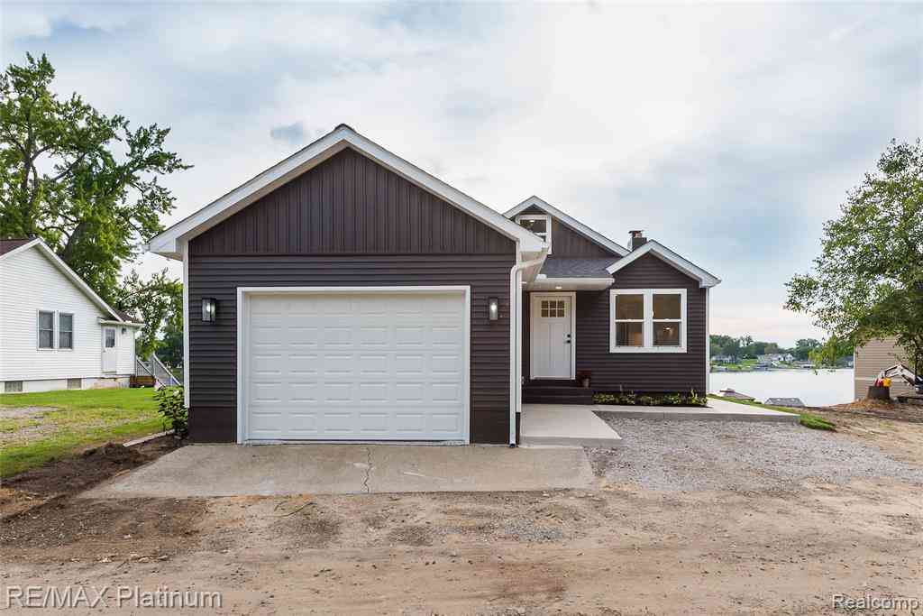 Homes For Sale - 6298 Fonda Lake Drive <br/> Brighton, MI 48116