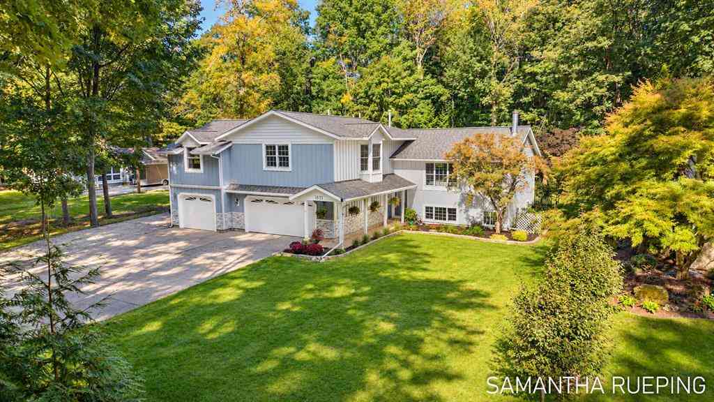 Homes For Sale - 1571 Waukazoo Drive <br/> Holland, MI 49424