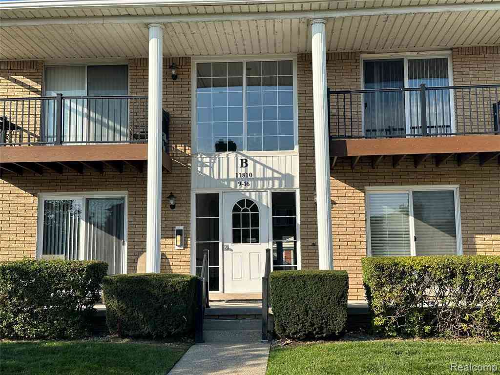 Condo For Sale - 11810 15 Mile Road  #10<br/> Sterling Heights, MI 48312