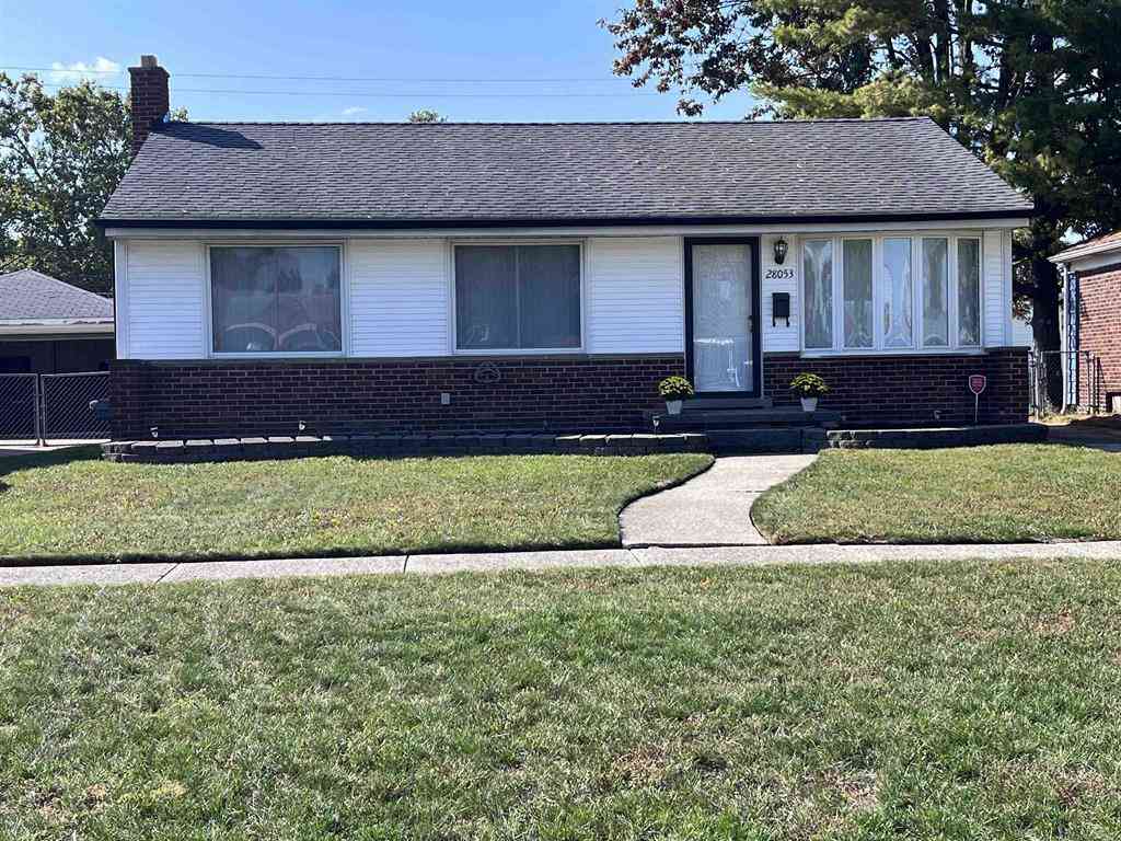 Homes For Sale - 28053 Groveland Avenue <br/> Macomb County, Roseville, MI 48066