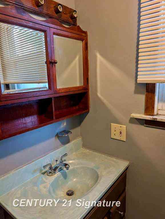 Homes For Sale - 1621 Cooper Avenue <br/> Saginaw, MI 48602
