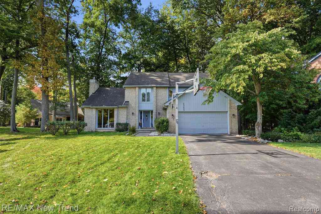Homes For Sale - 2352 Camron Court <br/> West Bloomfield, MI 48324