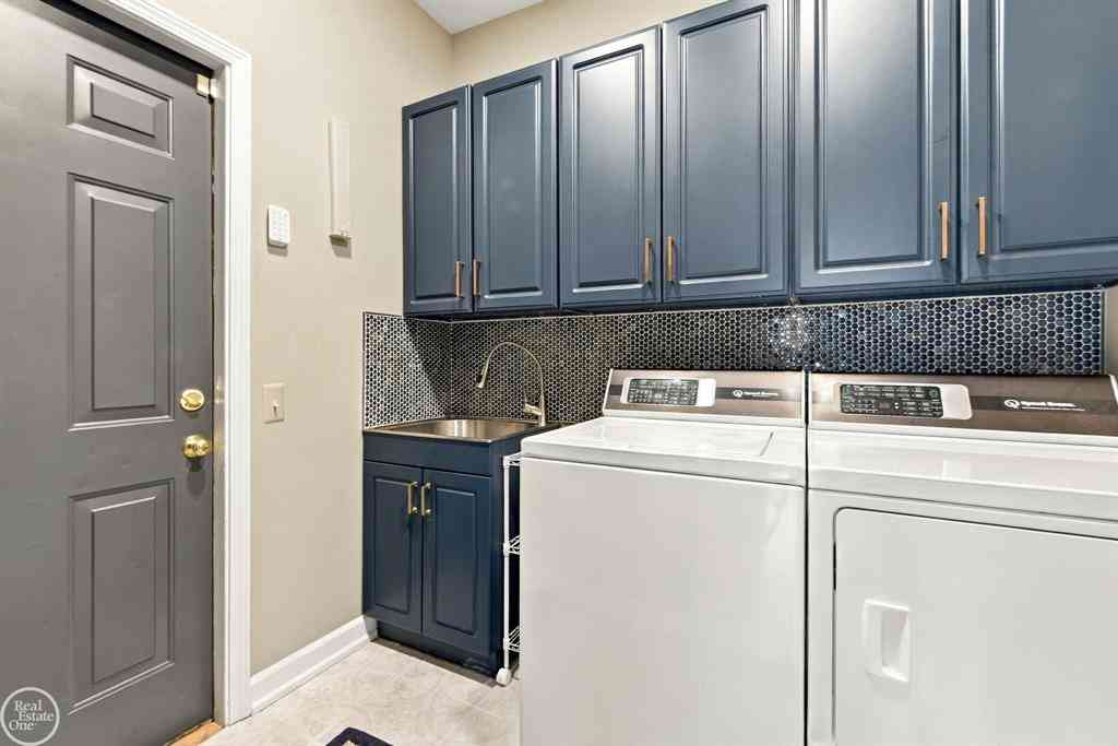 Condo For Sale - 3005 Harbor Place Drive <br/> Macomb County, Saint Clair Shores, MI 48080