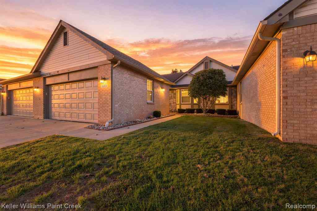 Condo For Sale - 16321 Scenic  <br/> Macomb County, Clinton Twp, MI 48038