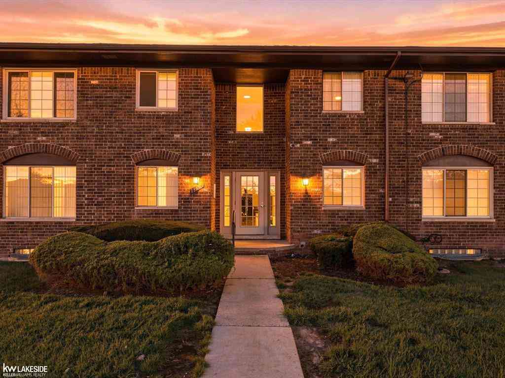 Condo For Sale - 19603 W 12 Mile Road <br/> Southfield, MI 48076
