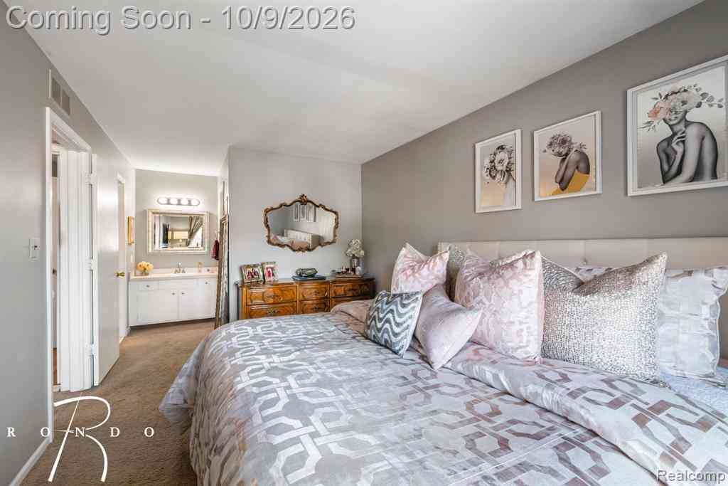 Condo For Sale - 22817 Overlake Street <br/> Macomb County, Saint Clair Shores, MI 48080