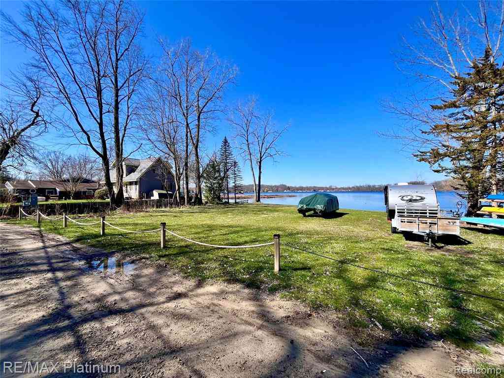 Vacant Land For Sale - 11280 Patterson Lake Dr Drive <br/> Pinckney, MI 48169