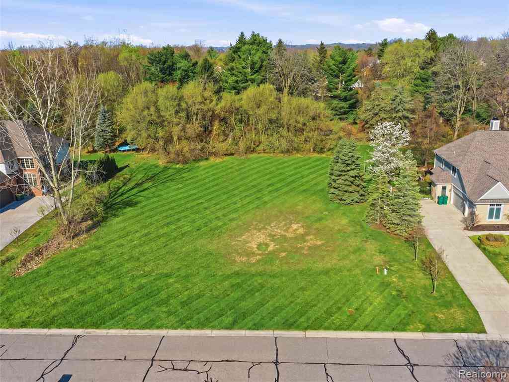 Vacant Land For Sale - 4672 Woodland Hills Drive <br/> Rochester, MI 48306